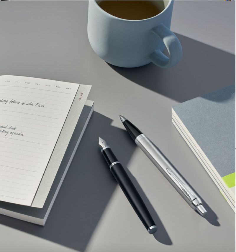 Ручка шариковая Parker IM Essential Stainless Steel CT, серебристая с черным