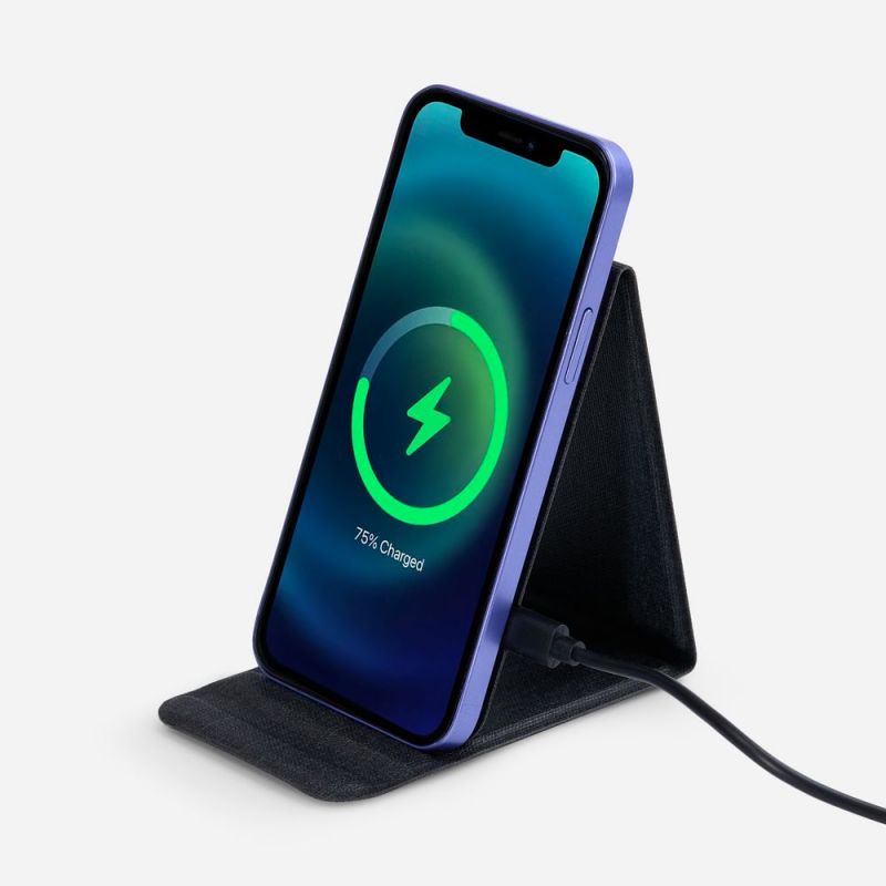 Подставка для смартфона с беспроводной зарядкой Kickstand, серая Подставка для смартфона с беспроводной зарядкой Kickstand, серая