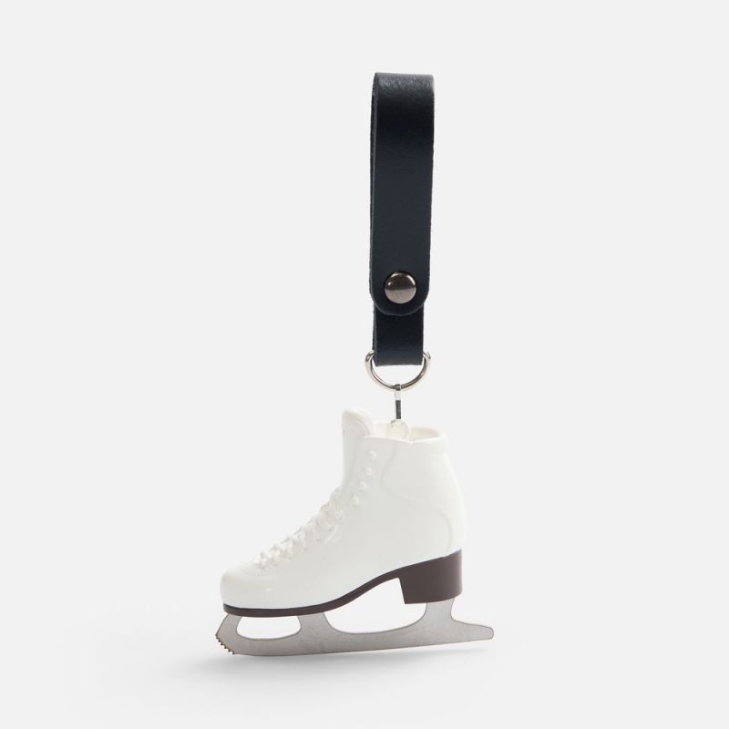 Брелок «Фигурный конек», белый