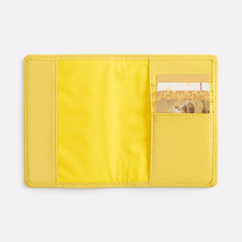 Обложка для паспорта Unison, желтая Обложка для паспорта Unison, желтая