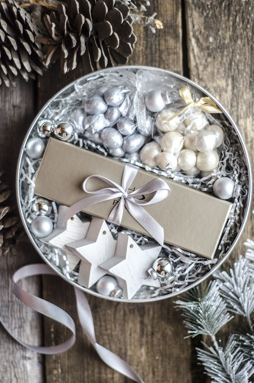 Легкий, звонкий, как перезвон рождественских колокольчиков, мерцающий вип-подарок Lux сочетает в себе элегантность, полезность и праздничное настроение.